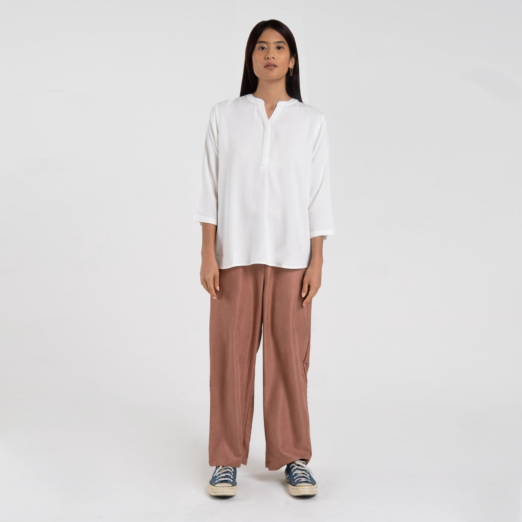 M231 Kemeja Wanita V Button Neck Panjang Broken White 2455C