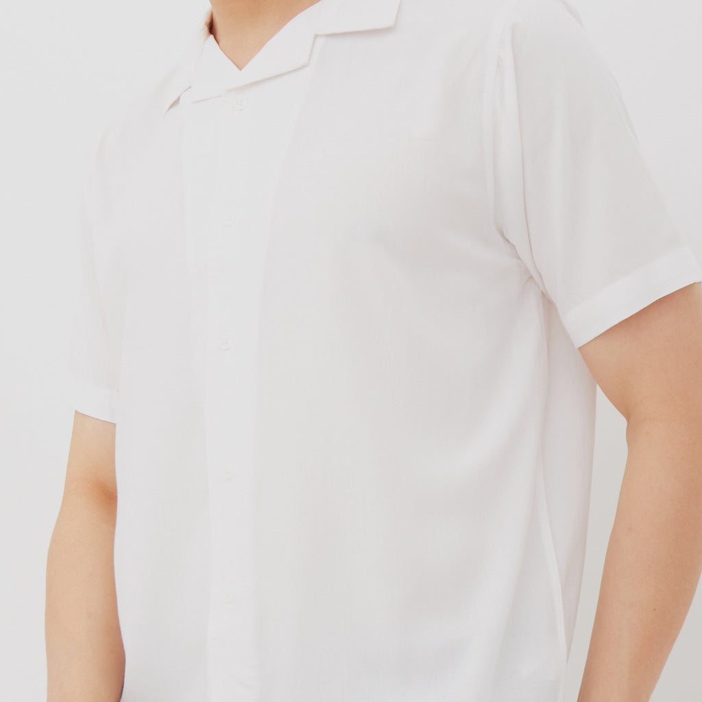 M231 Kemeja Pria Basic Polos Hawaii Pendek Putih 2310B