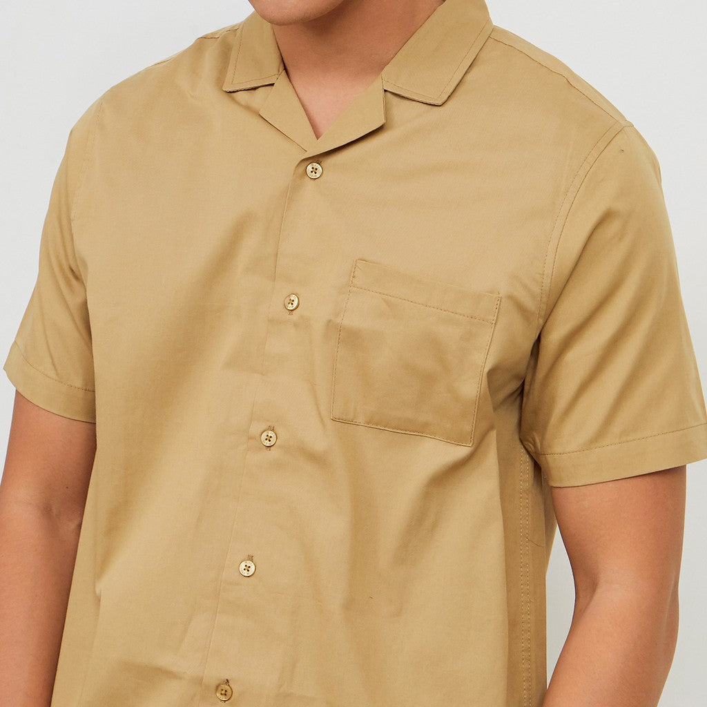 M231 Kemeja Pria Basic Polos Hawaii Oversized Pendek Khaki 2190C