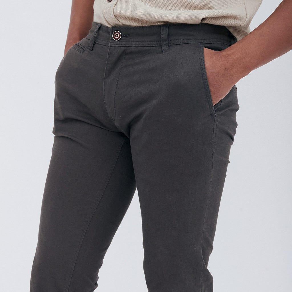 M231 Celana Panjang Pria Chinos Slim Fit Stretch Dark Grey C1117
