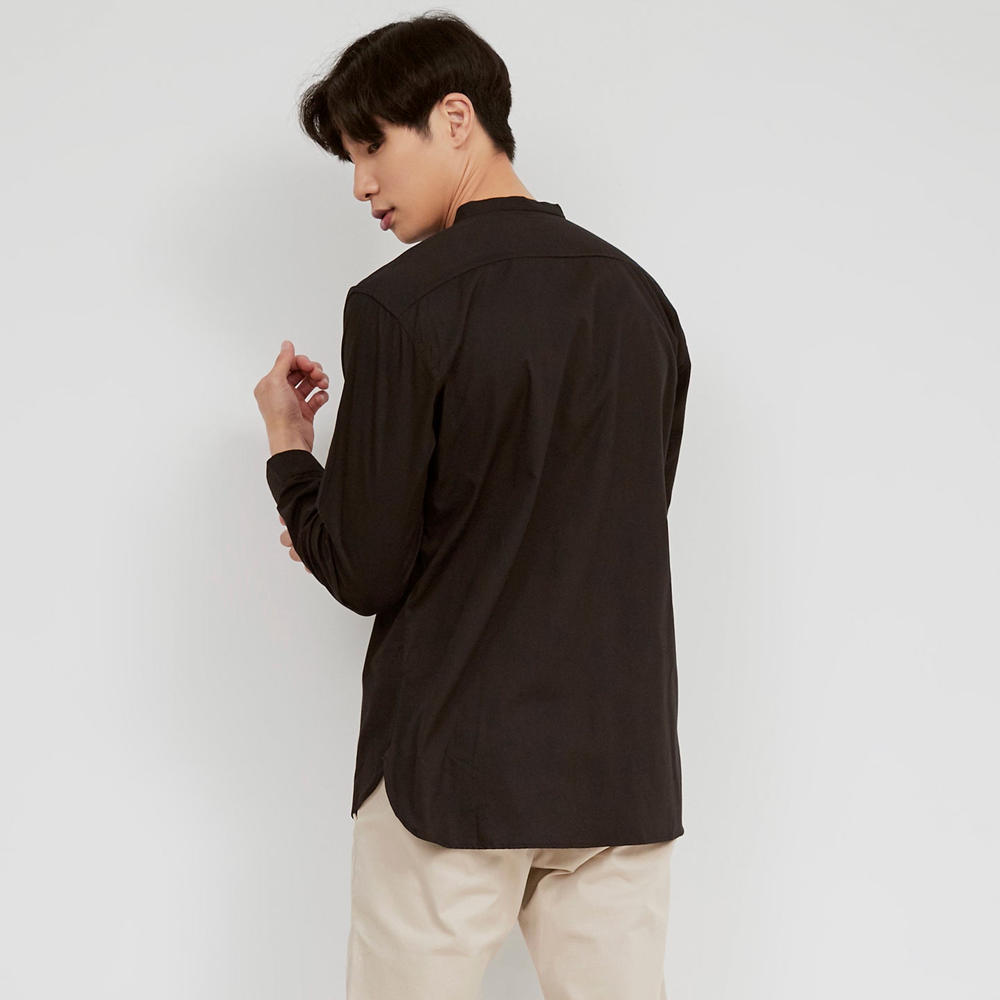 M231 Kemeja Pria Shanghai Polos Oversized Panjang Warna Hitam 1985E