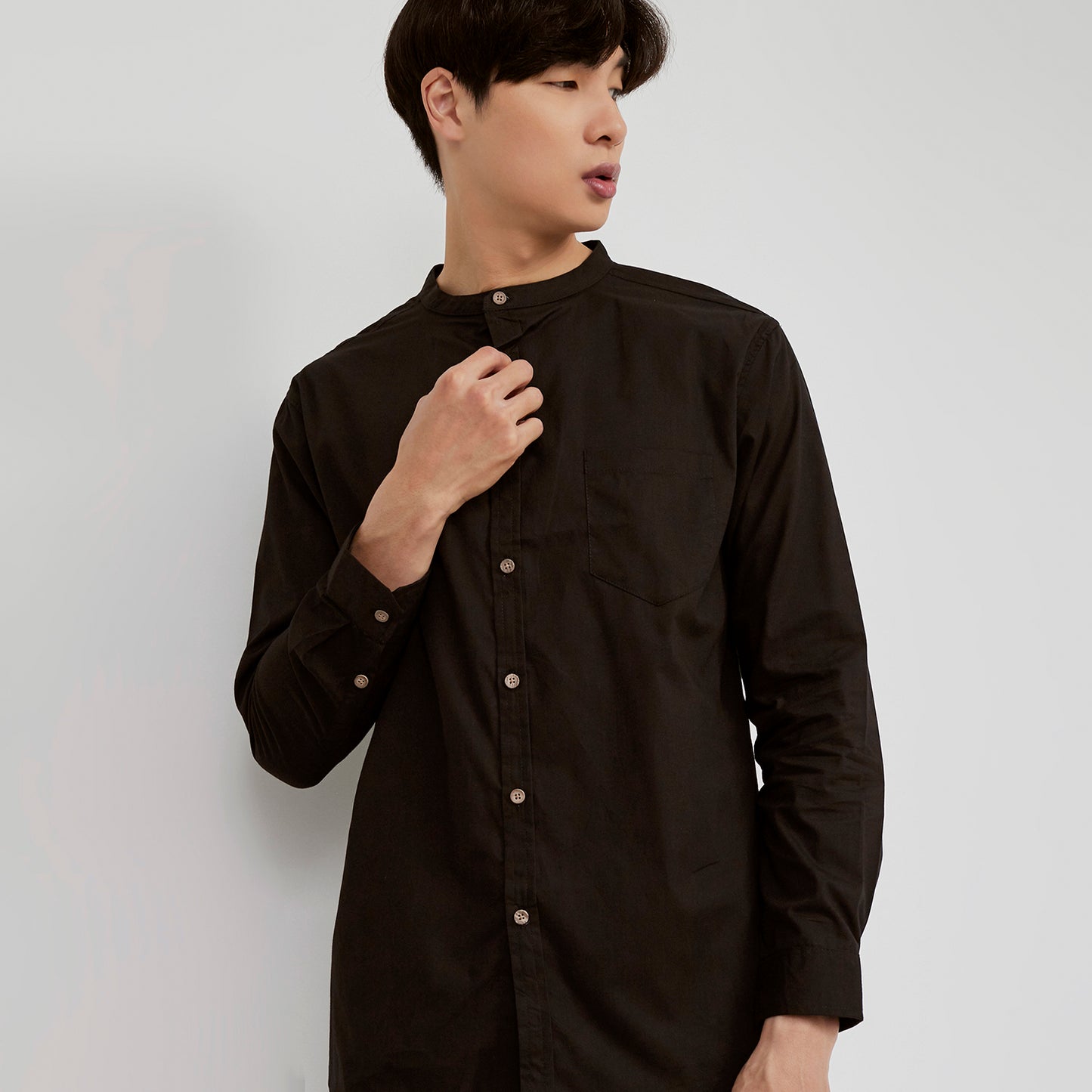 M231 Kemeja Pria Shanghai Polos Oversized Panjang Warna Hitam 1985E