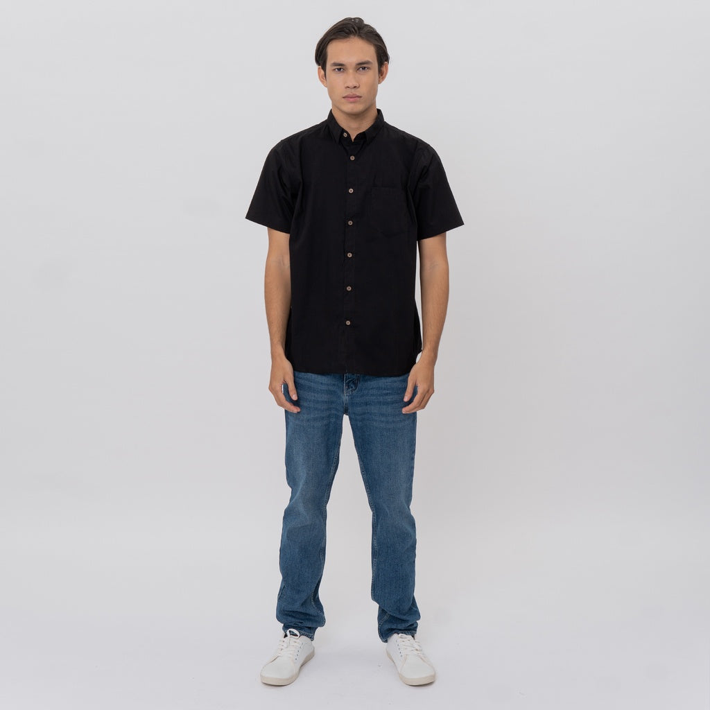 M231 Kemeja Pria Basic Polos Pendek Hitam 2132K