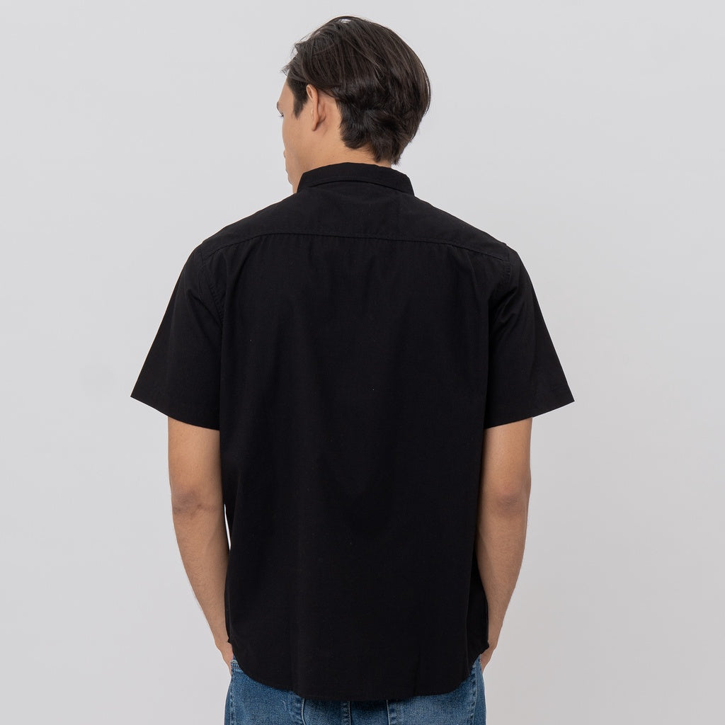 M231 Kemeja Pria Basic Polos Pendek Hitam 2132K