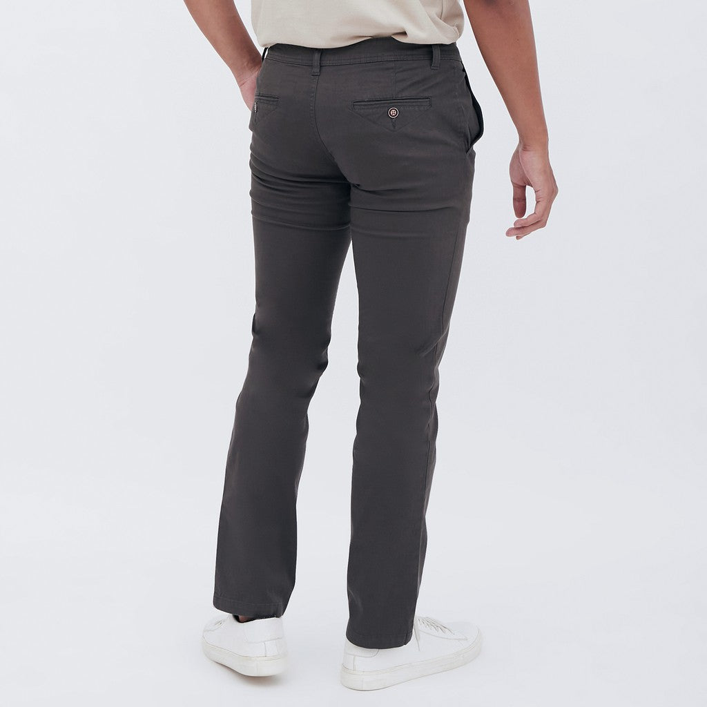 M231 Celana Panjang Pria Chinos Slim Fit Stretch Dark Grey C1117