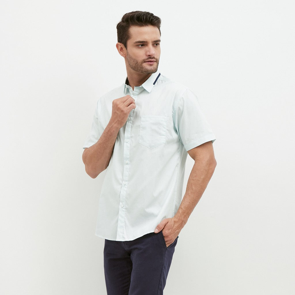 M231 Kemeja Pria Basic Polos Pendek Warna Hijau Muda 1683A