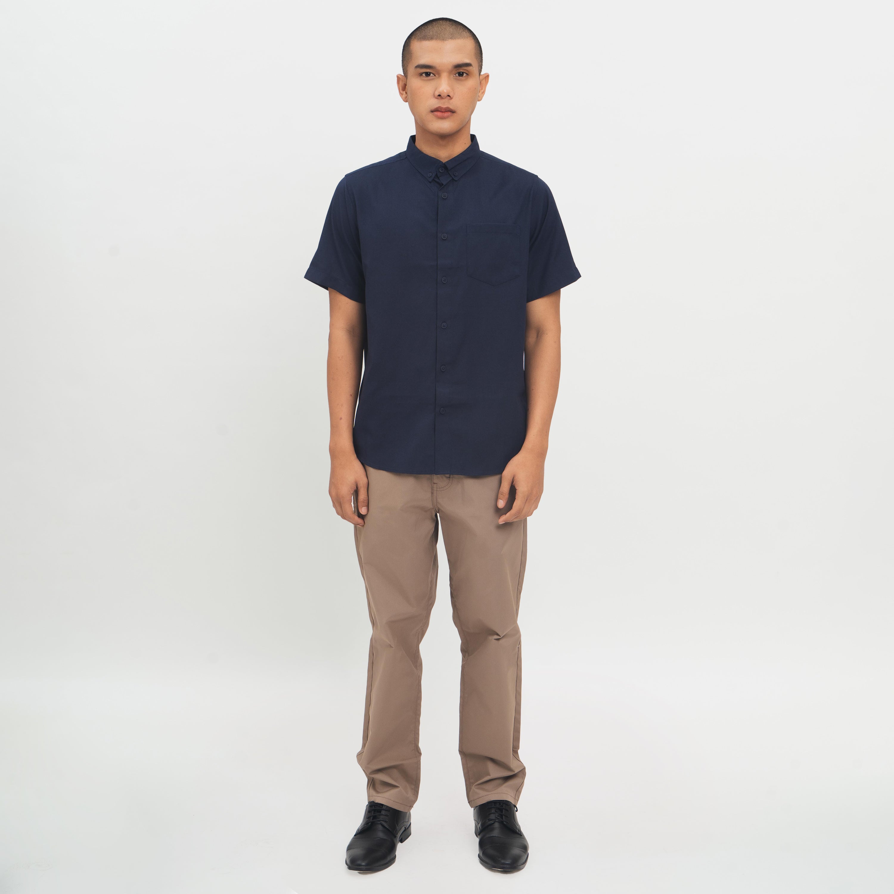 M231 Kemeja Pria Basic Polos Oxford Pendek Navy 1457G