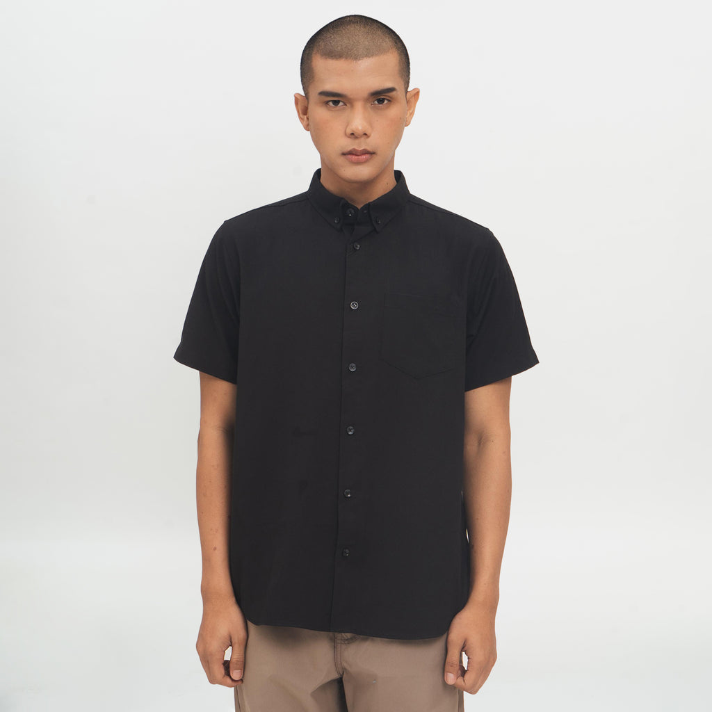 M231 Kemeja Pria Basic Polos Oxford Pendek Hitam 1457H
