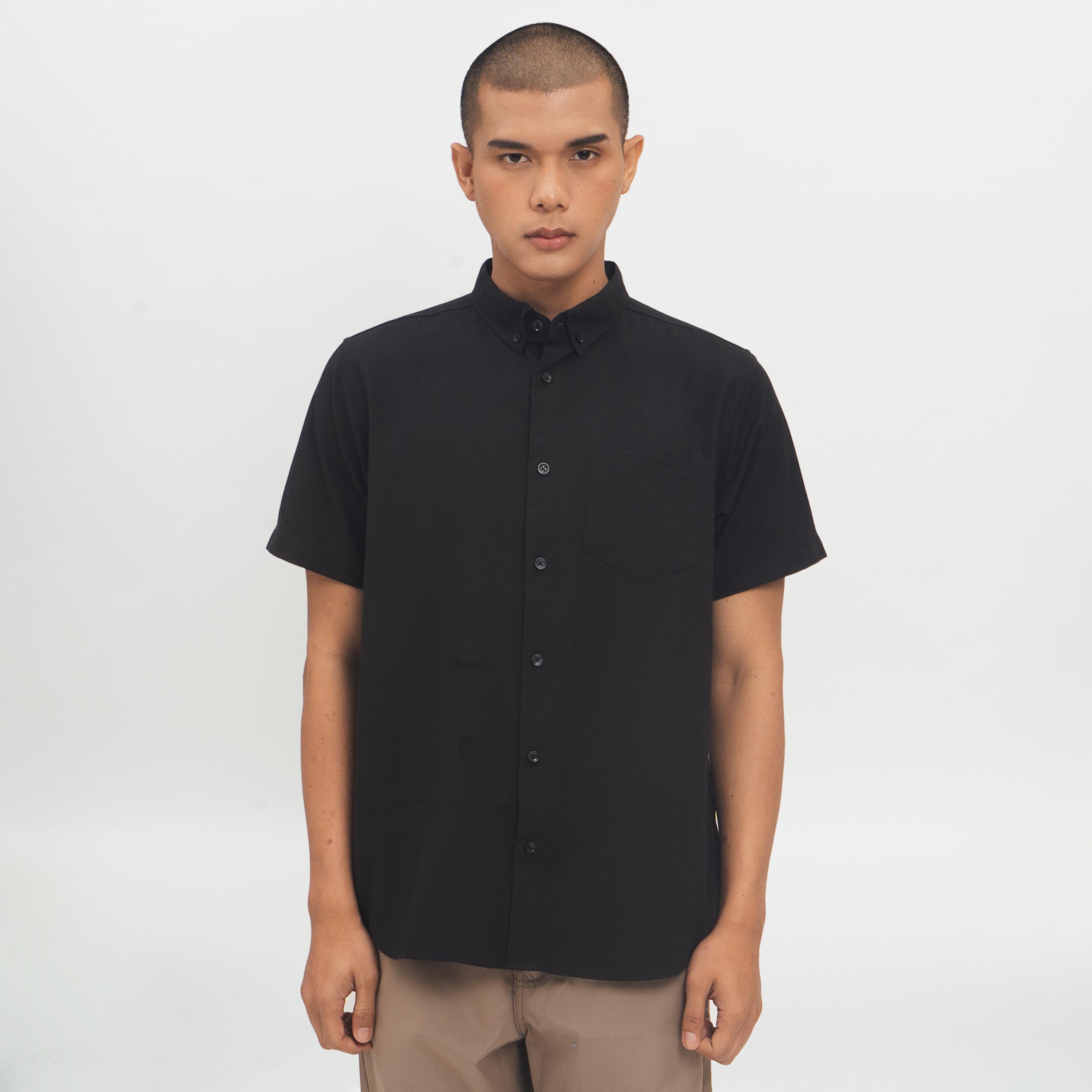M231 Kemeja Pria Basic Polos Oxford Pendek Hitam 1457H