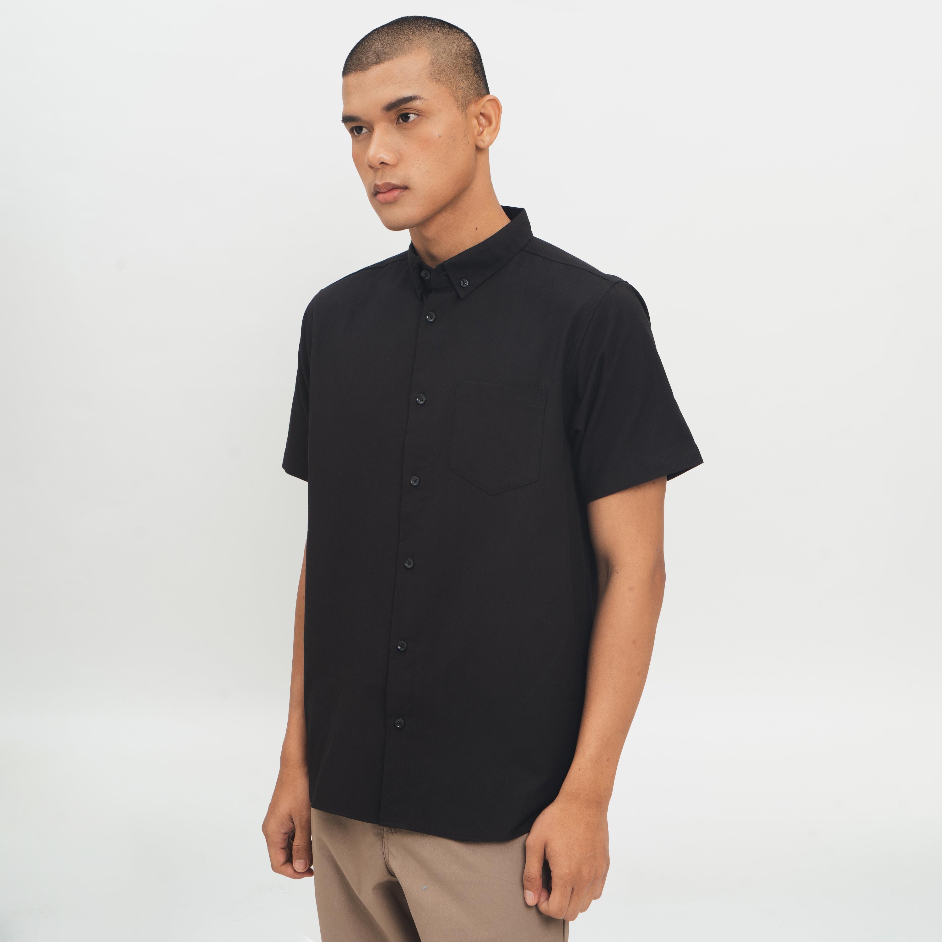 M231 Kemeja Pria Basic Polos Oxford Pendek Hitam 1457H