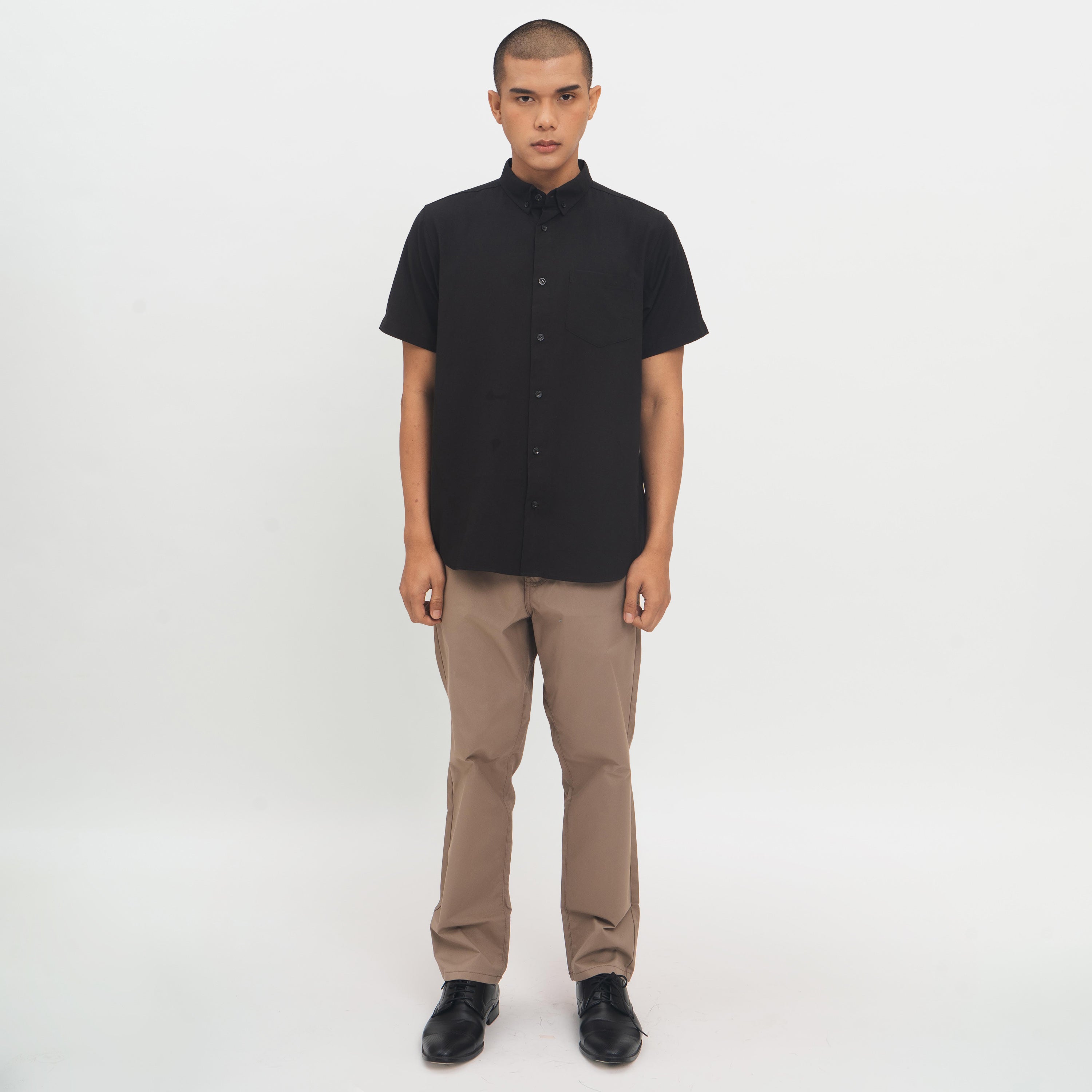 M231 Kemeja Pria Basic Polos Oxford Pendek Hitam 1457H