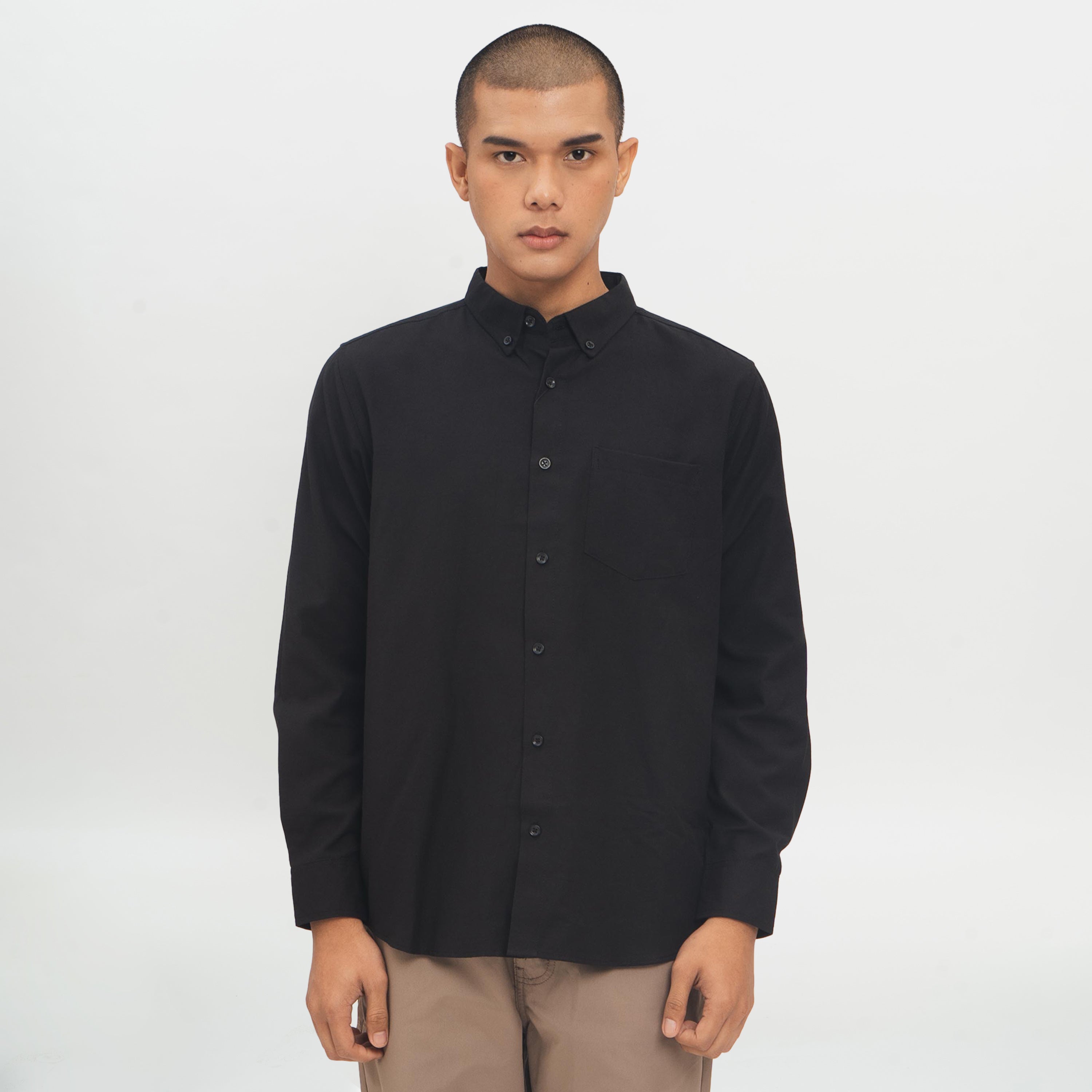 M231 Kemeja Pria Basic Polos Oxford Warna Hitam 1456C