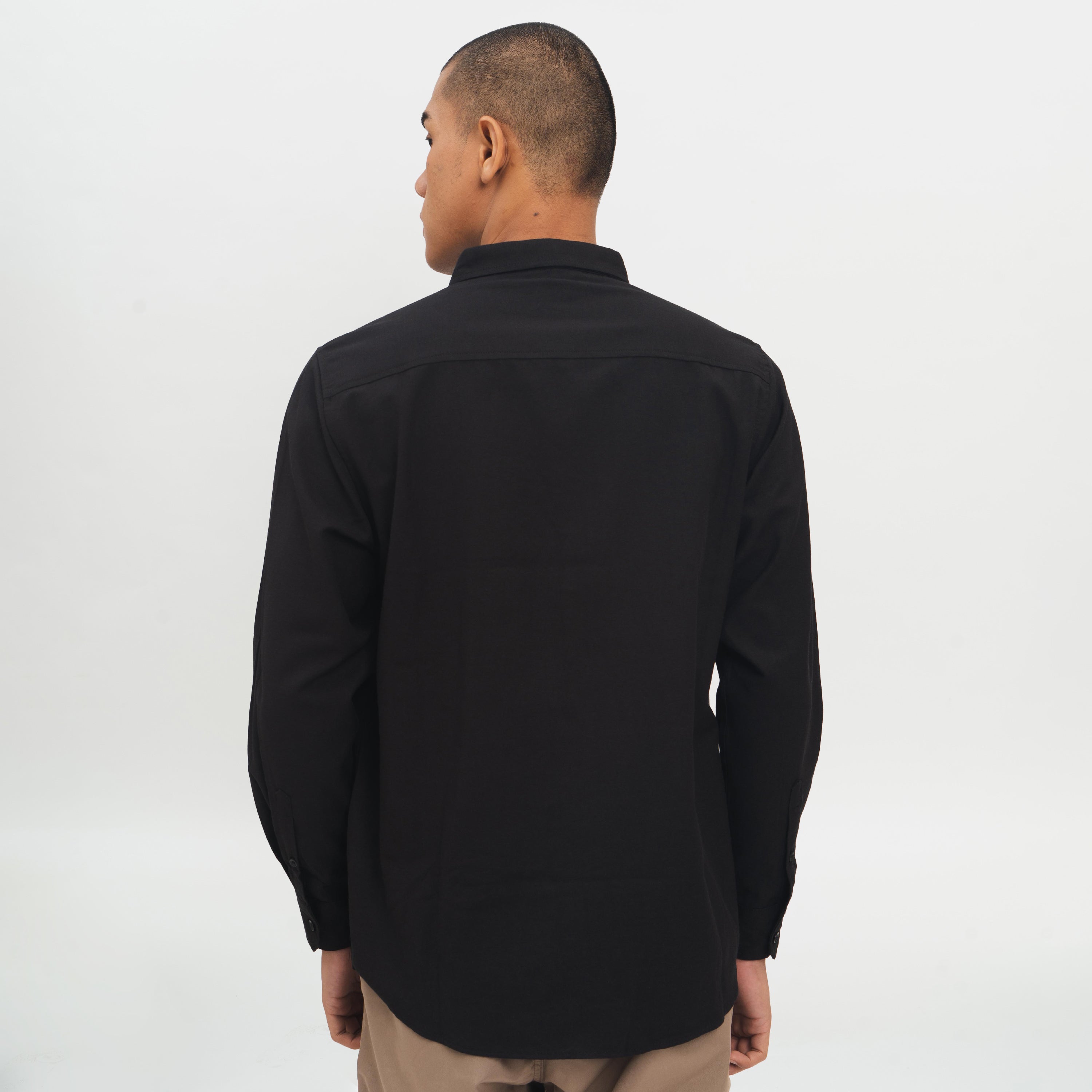 M231 Kemeja Pria Basic Polos Oxford Warna Hitam 1456C