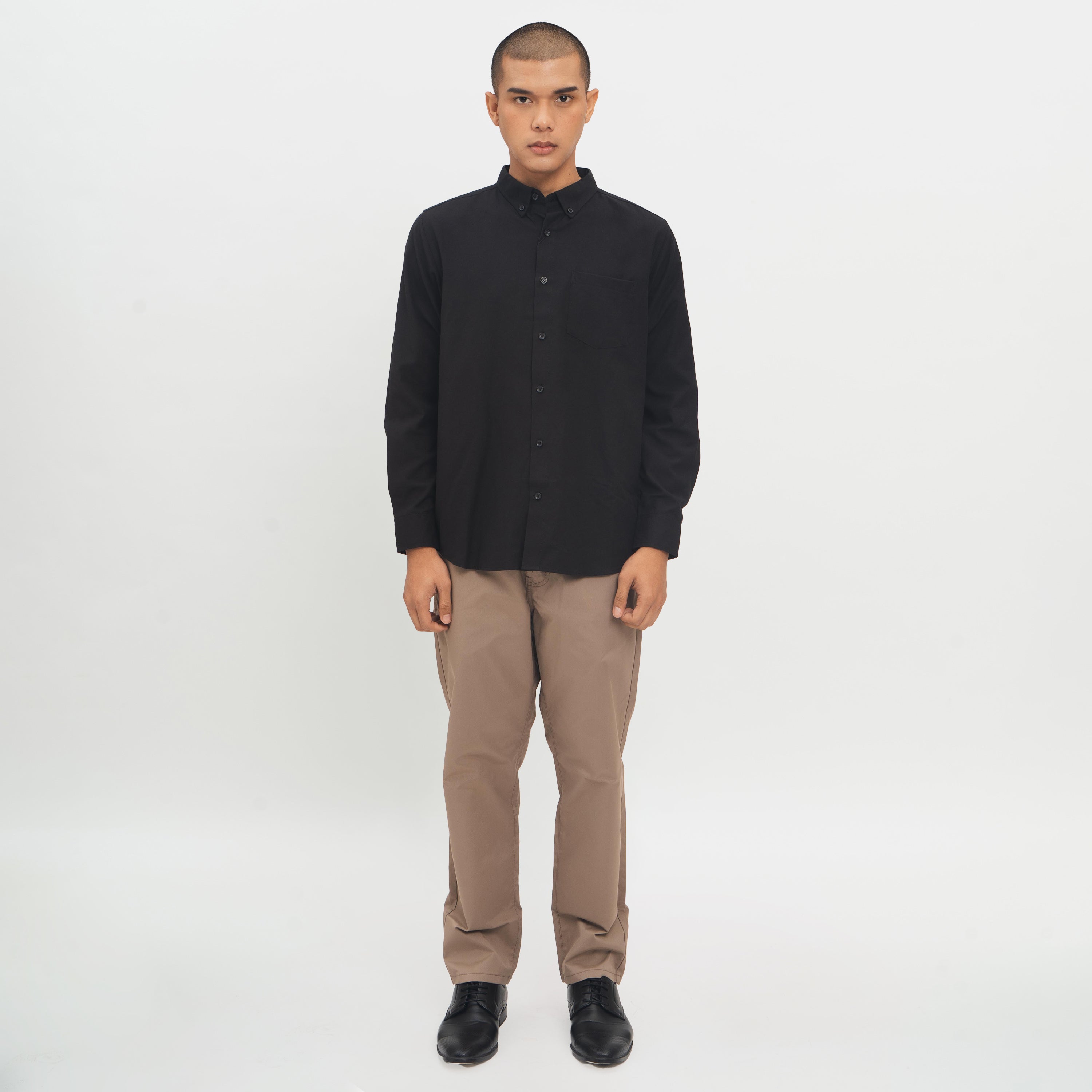 M231 Kemeja Pria Basic Polos Oxford Warna Hitam 1456C