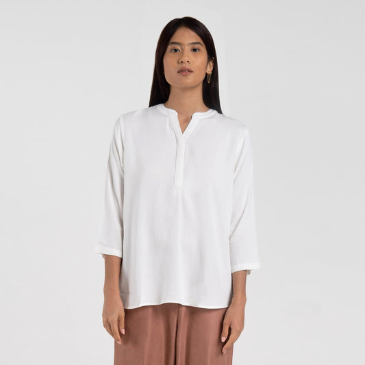 M231 Kemeja Wanita V Button Neck Panjang Broken White 2455C