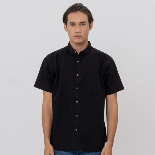 M231 Kemeja Pria Basic Polos Pendek Hitam 2132K