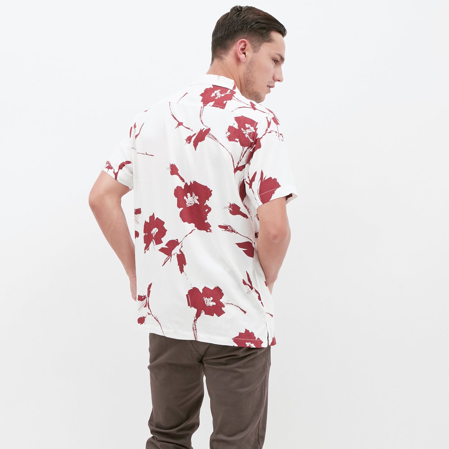 M231 Kemeja Pria Printing Hawaii Pendek Warna Maroon 0632C