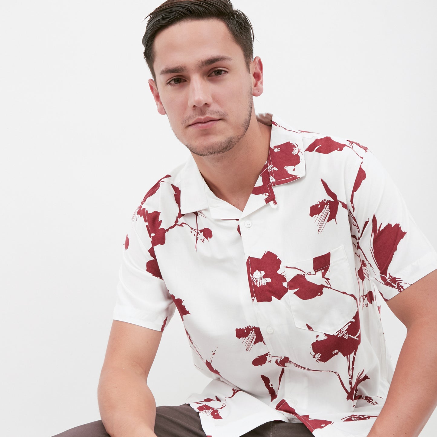 M231 Kemeja Pria Printing Hawaii Pendek Warna Maroon 0632C