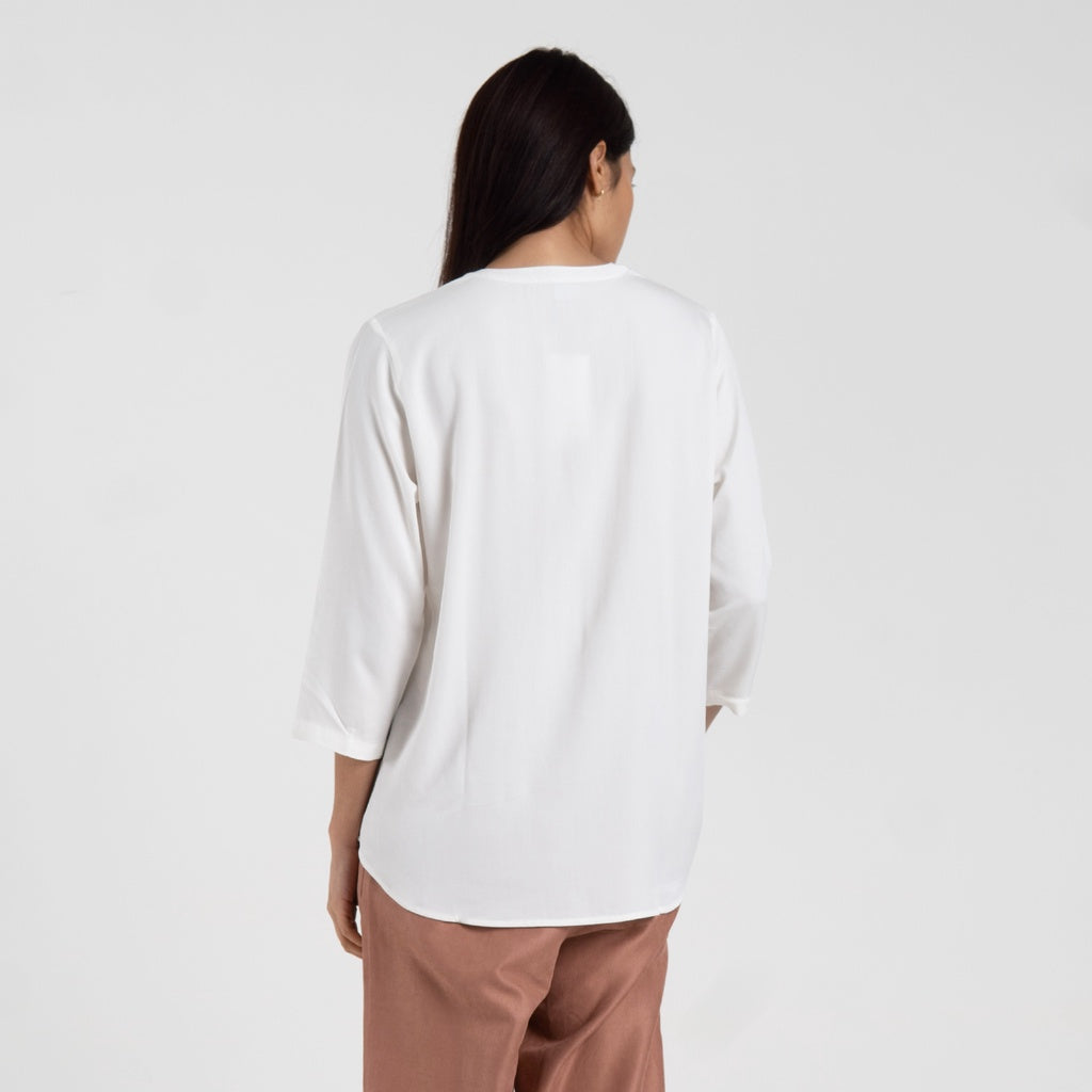 M231 Kemeja Wanita V Button Neck Panjang Broken White 2455C