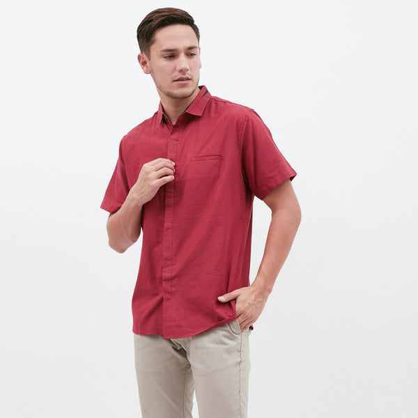 M231 Kemeja Pria Basic Polos Pendek Warna Maroon 0646B